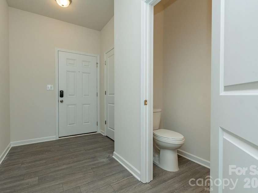 6116 Jasmine Branch Road, Charlotte, NC 28216.  MLS# CAR4425461, YatesRealty ID 51171. Foyer/Power Bath
