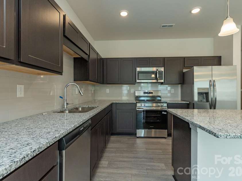 6116 Jasmine Branch Road, Charlotte, NC 28216.  MLS# CAR4425461, YatesRealty ID 51171. Kitchen