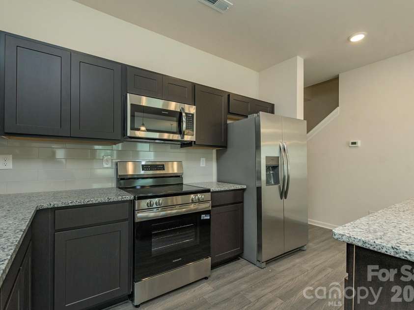 6116 Jasmine Branch Road, Charlotte, NC 28216.  MLS# CAR4425461, YatesRealty ID 51171. Kitchen
