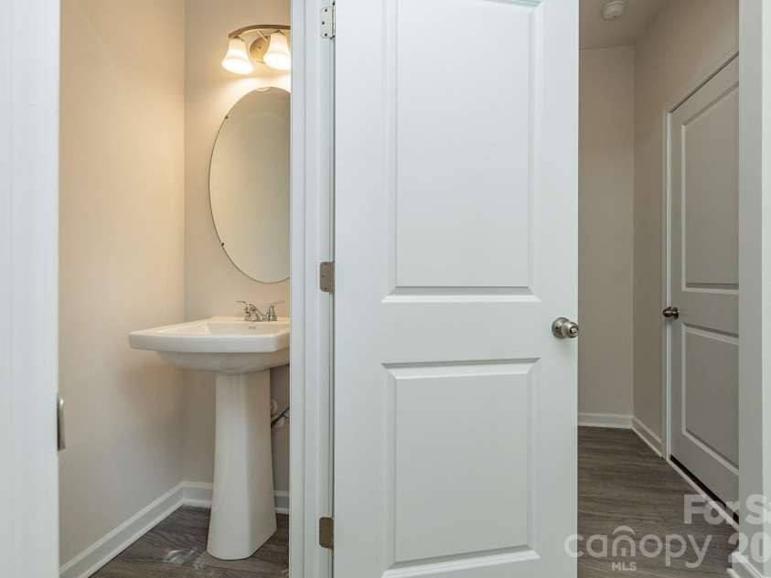 6116 Jasmine Branch Road, Charlotte, NC 28216.  MLS# CAR4425461, YatesRealty ID 51171. Powder Bath