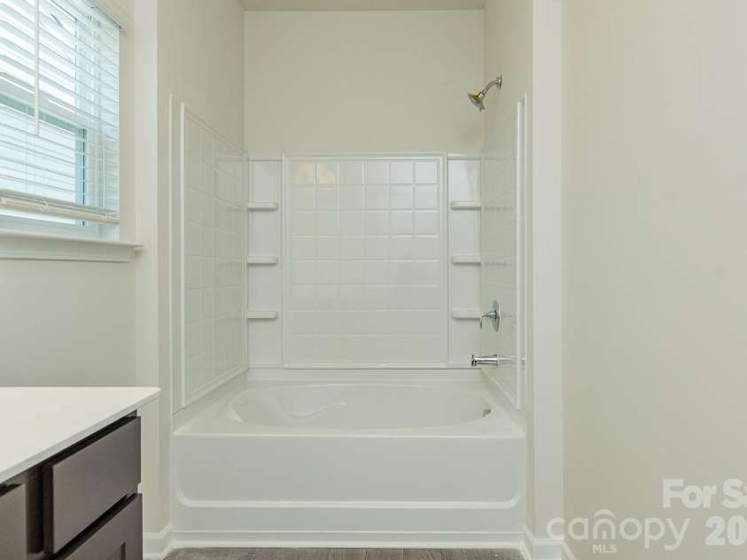 6116 Jasmine Branch Road, Charlotte, NC 28216.  MLS# CAR4425461, YatesRealty ID 51171. Primary Bath