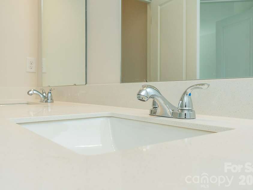 6116 Jasmine Branch Road, Charlotte, NC 28216.  MLS# CAR4425461, YatesRealty ID 51171. Primary Bath