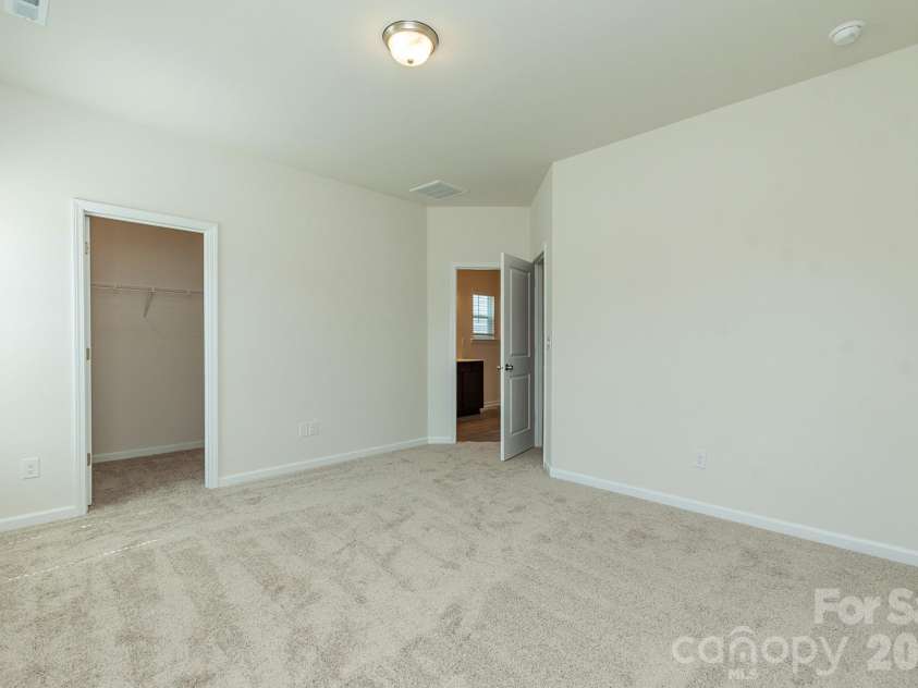 6116 Jasmine Branch Road, Charlotte, NC 28216.  MLS# CAR4425461, YatesRealty ID 51171. Primary Suite