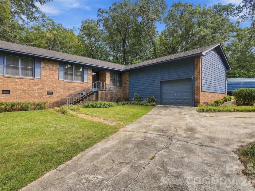 5559 Hillsdale Street, Fort Lawn, SC 29714.  MLS# CAR4424601, YatesRealty ID 51177. 