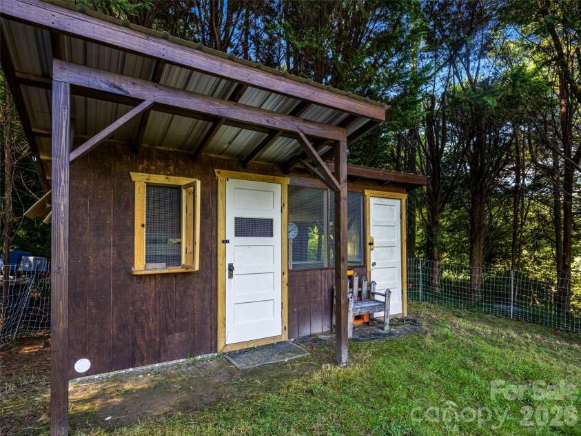 202 Morgan Drive, Penrose, NC 28766.  MLS# CAR4422581, YatesRealty ID 51178. 