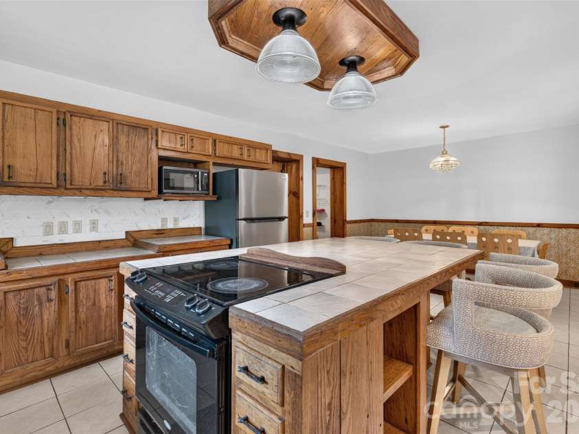 267 Morning Glory Lane, Marshall, NC 28753.  MLS# CAR4424743, YatesRealty ID 51179. 