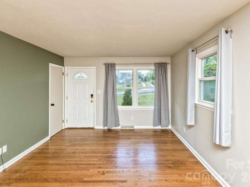 31 Wilmington Road, Asheville, NC 28803.  MLS# CAR4424630, YatesRealty ID 51182. 