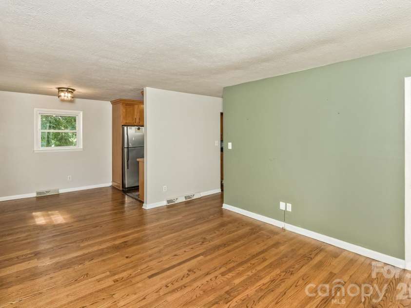31 Wilmington Road, Asheville, NC 28803.  MLS# CAR4424630, YatesRealty ID 51182. 
