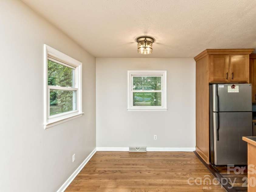 31 Wilmington Road, Asheville, NC 28803.  MLS# CAR4424630, YatesRealty ID 51182. 