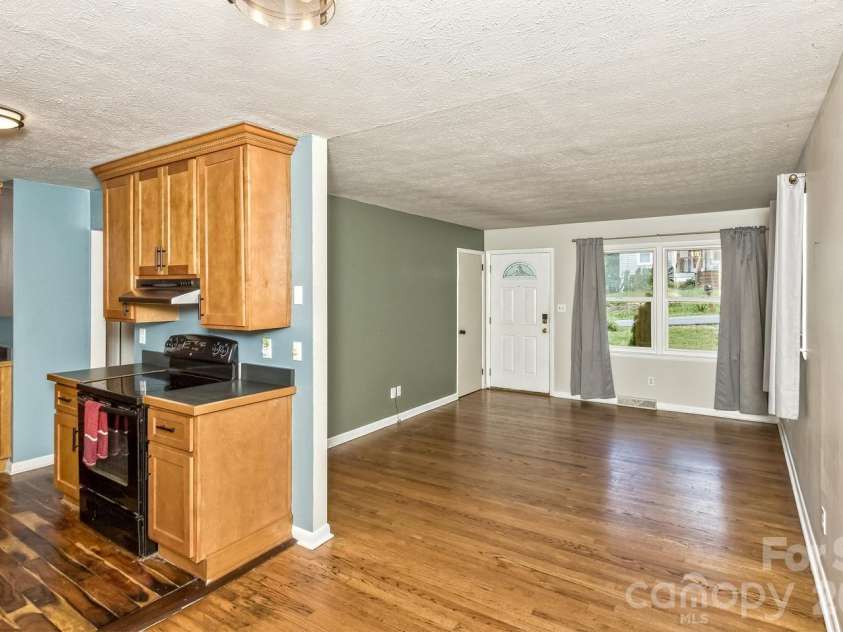 31 Wilmington Road, Asheville, NC 28803.  MLS# CAR4424630, YatesRealty ID 51182. 