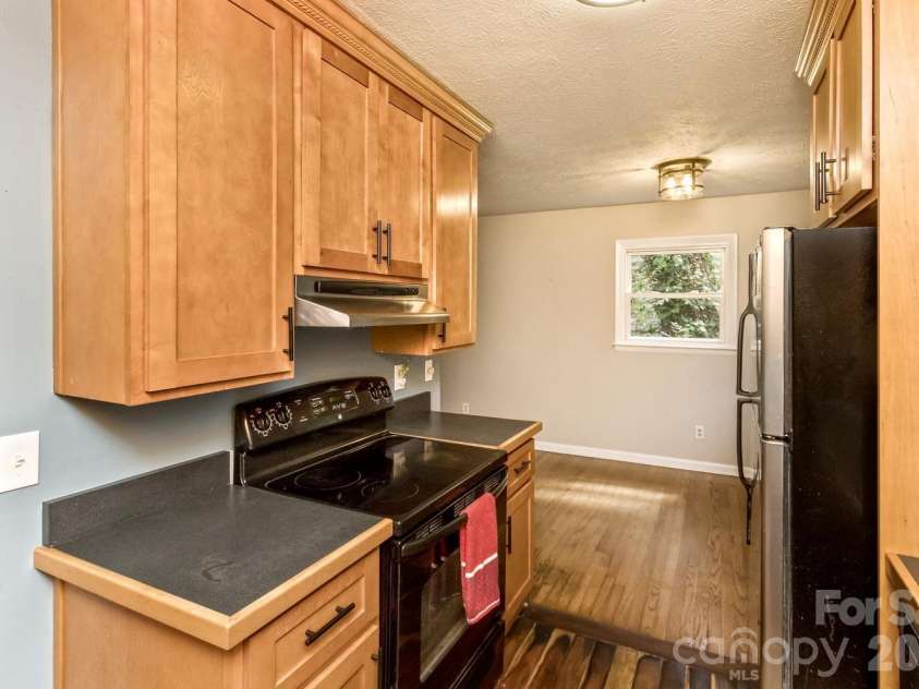 31 Wilmington Road, Asheville, NC 28803.  MLS# CAR4424630, YatesRealty ID 51182. 