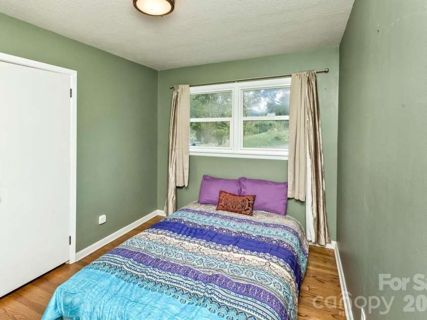 31 Wilmington Road, Asheville, NC 28803.  MLS# CAR4424630, YatesRealty ID 51182. 