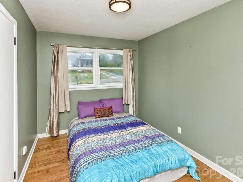 31 Wilmington Road, Asheville, NC 28803.  MLS# CAR4424630, YatesRealty ID 51182. 