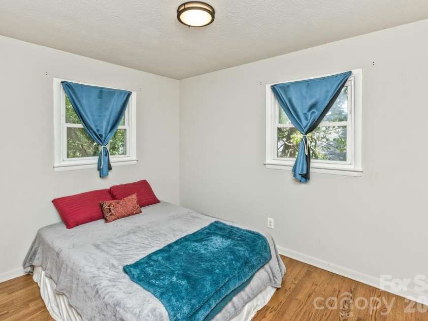 31 Wilmington Road, Asheville, NC 28803.  MLS# CAR4424630, YatesRealty ID 51182. 