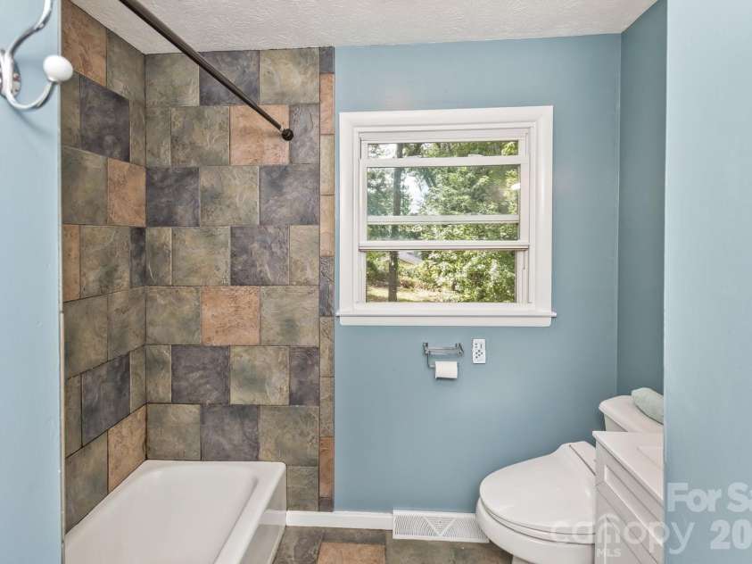 31 Wilmington Road, Asheville, NC 28803.  MLS# CAR4424630, YatesRealty ID 51182. 