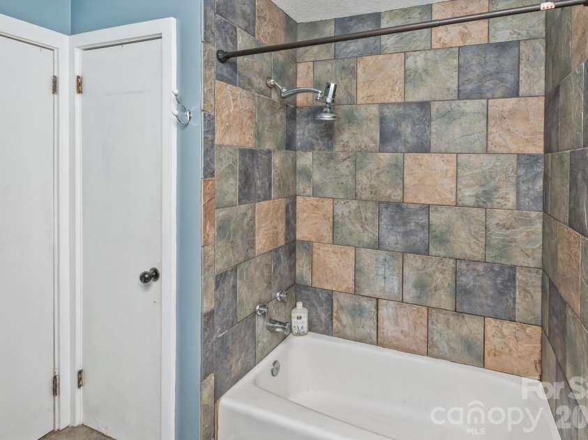 31 Wilmington Road, Asheville, NC 28803.  MLS# CAR4424630, YatesRealty ID 51182. 