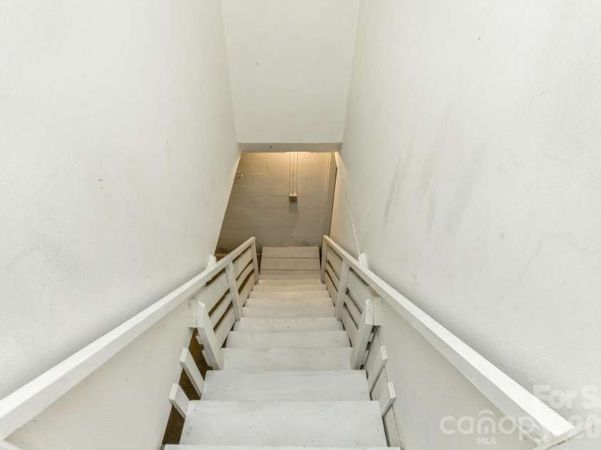 31 Wilmington Road, Asheville, NC 28803.  MLS# CAR4424630, YatesRealty ID 51182. 
