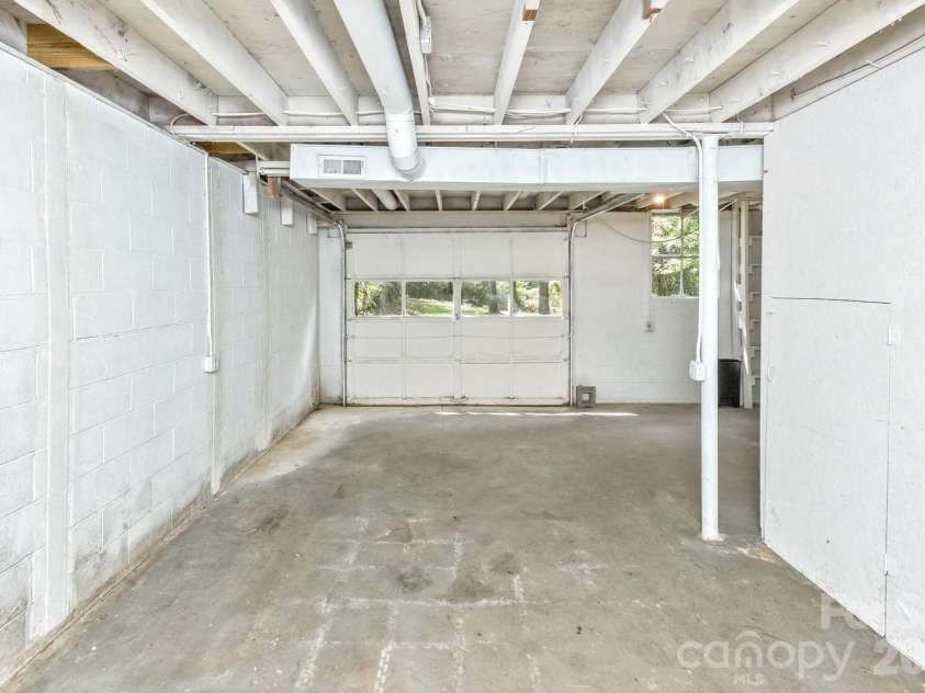 31 Wilmington Road, Asheville, NC 28803.  MLS# CAR4424630, YatesRealty ID 51182. 