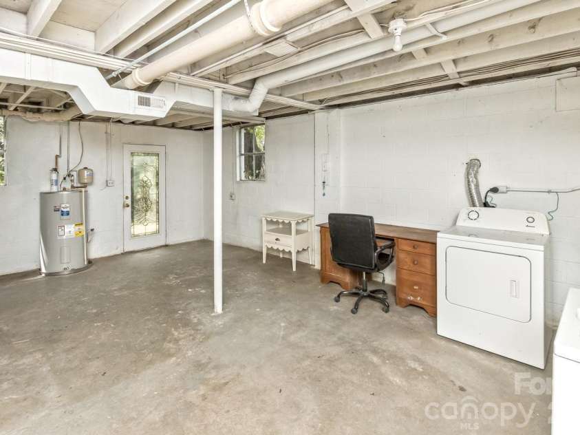 31 Wilmington Road, Asheville, NC 28803.  MLS# CAR4424630, YatesRealty ID 51182. 
