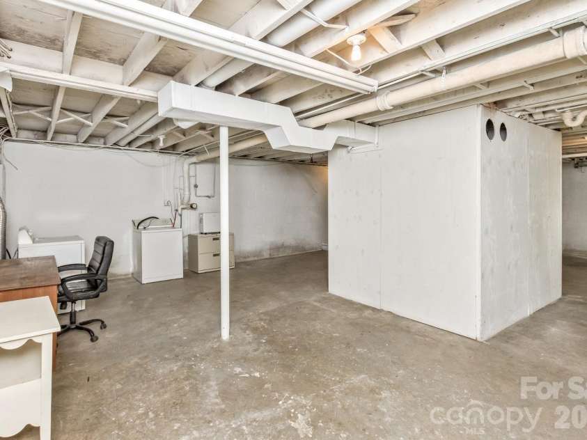 31 Wilmington Road, Asheville, NC 28803.  MLS# CAR4424630, YatesRealty ID 51182. 