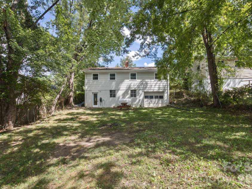 31 Wilmington Road, Asheville, NC 28803.  MLS# CAR4424630, YatesRealty ID 51182. 