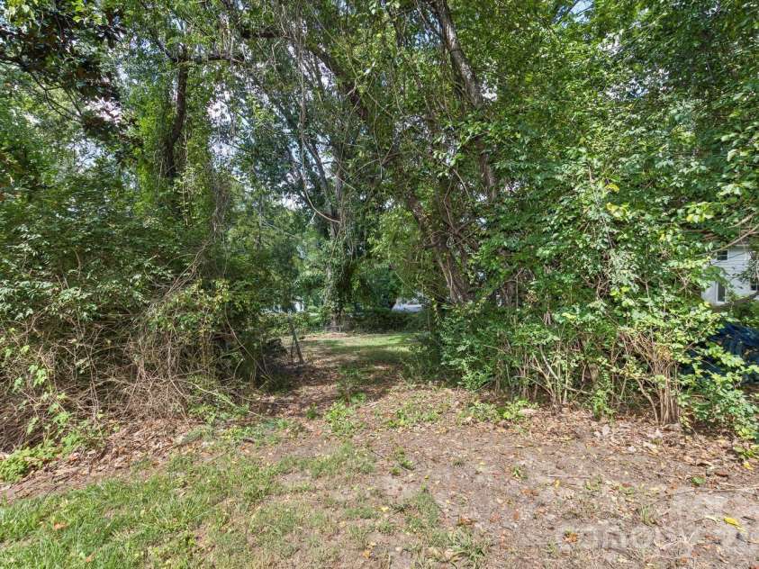31 Wilmington Road, Asheville, NC 28803.  MLS# CAR4424630, YatesRealty ID 51182. 