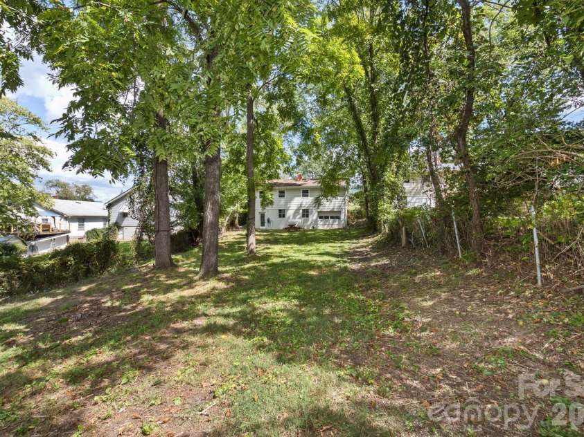 31 Wilmington Road, Asheville, NC 28803.  MLS# CAR4424630, YatesRealty ID 51182. 