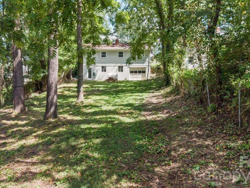 31 Wilmington Road, Asheville, NC 28803.  MLS# CAR4424630, YatesRealty ID 51182. 