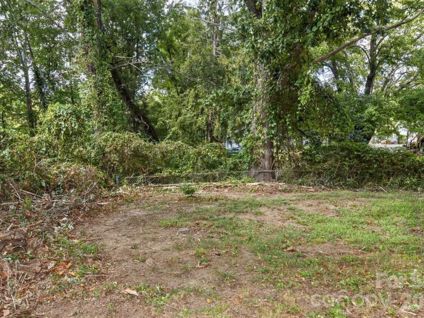 31 Wilmington Road, Asheville, NC 28803.  MLS# CAR4424630, YatesRealty ID 51182. 