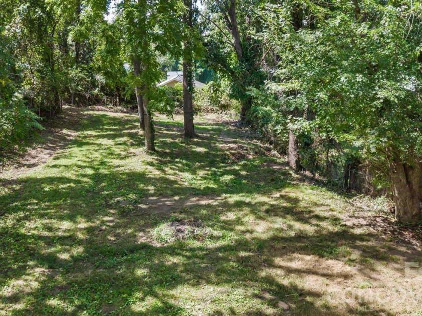 31 Wilmington Road, Asheville, NC 28803.  MLS# CAR4424630, YatesRealty ID 51182. 