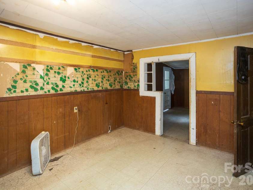 55 Blalock Avenue, Asheville, NC 28803.  MLS# CAR4424998, YatesRealty ID 51183. 