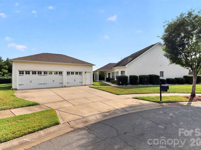 10605 Coronet Court, Harrisburg, NC 28075.  MLS# CAR4425438, YatesRealty ID 51184. Detached Garage