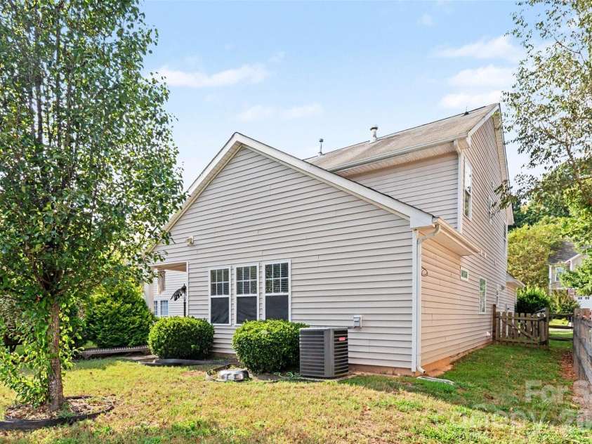 1512 Bitter Creek Drive, Charlotte, NC 28214.  MLS# CAR4424545, YatesRealty ID 51185. 