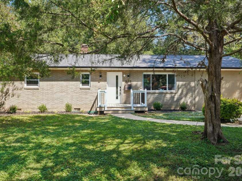 539 Frank Drive, Charlotte, NC 28215.  MLS# CAR4424356, YatesRealty ID 51186. 