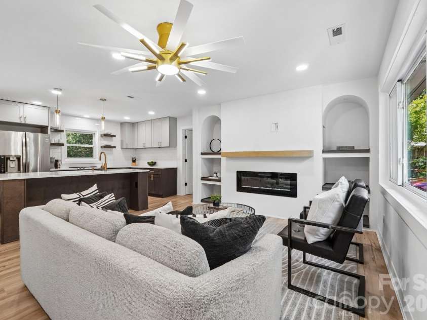 539 Frank Drive, Charlotte, NC 28215.  MLS# CAR4424356, YatesRealty ID 51186. 