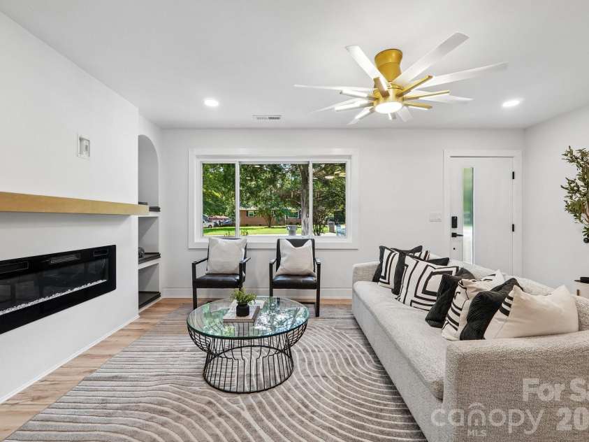 539 Frank Drive, Charlotte, NC 28215.  MLS# CAR4424356, YatesRealty ID 51186. 