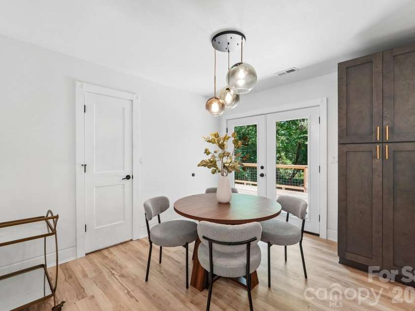 539 Frank Drive, Charlotte, NC 28215.  MLS# CAR4424356, YatesRealty ID 51186. 