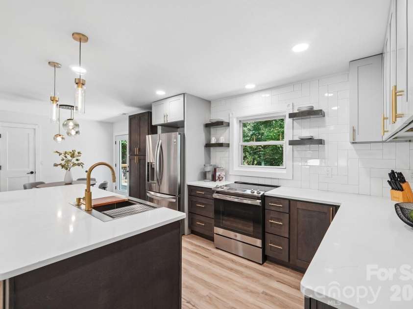 539 Frank Drive, Charlotte, NC 28215.  MLS# CAR4424356, YatesRealty ID 51186. 