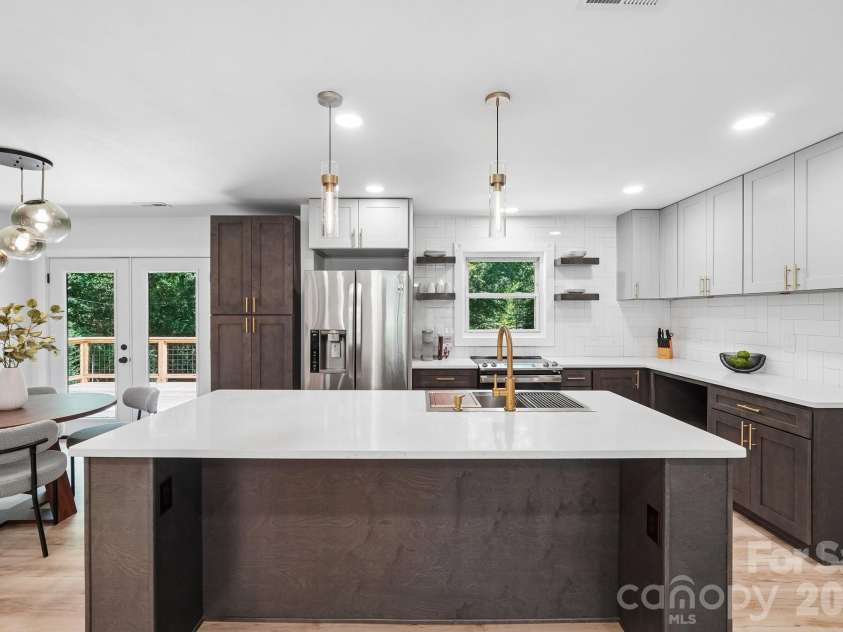 539 Frank Drive, Charlotte, NC 28215.  MLS# CAR4424356, YatesRealty ID 51186. 
