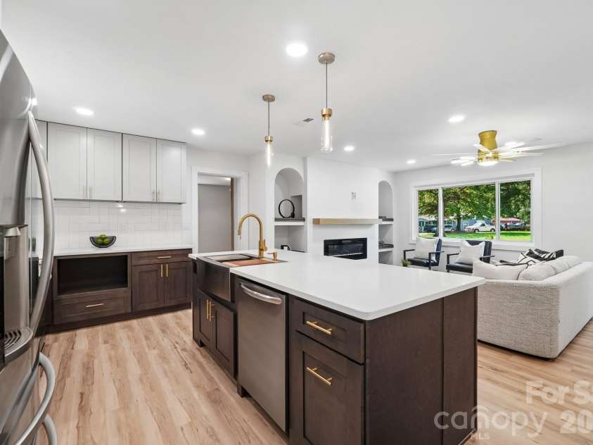 539 Frank Drive, Charlotte, NC 28215.  MLS# CAR4424356, YatesRealty ID 51186. 