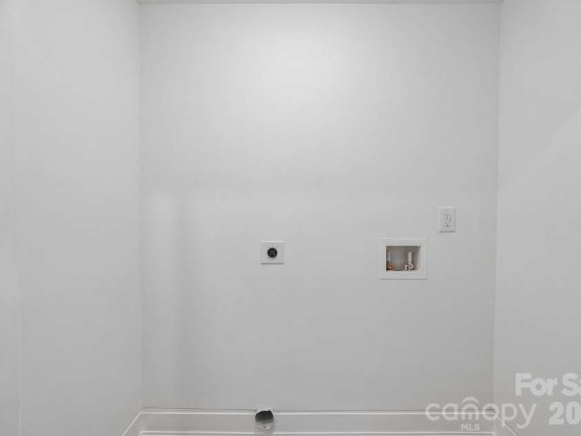 539 Frank Drive, Charlotte, NC 28215.  MLS# CAR4424356, YatesRealty ID 51186. 