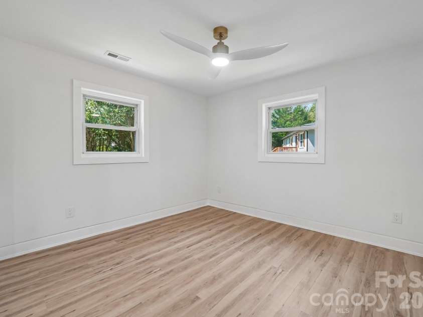 539 Frank Drive, Charlotte, NC 28215.  MLS# CAR4424356, YatesRealty ID 51186. 