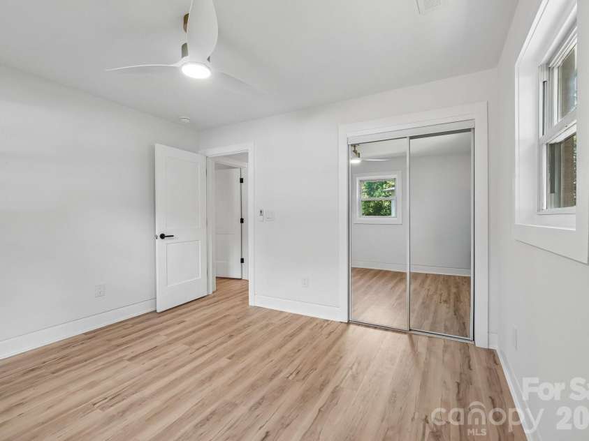 539 Frank Drive, Charlotte, NC 28215.  MLS# CAR4424356, YatesRealty ID 51186. 
