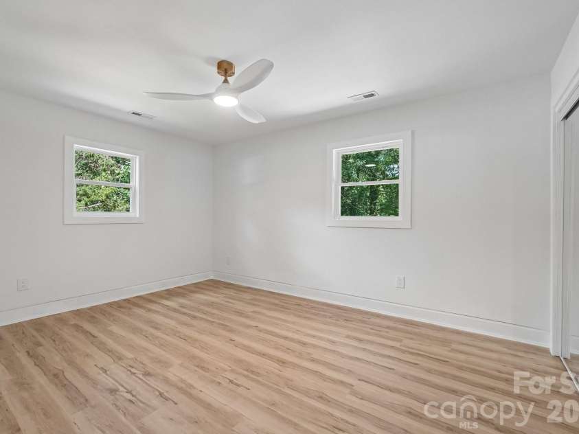 539 Frank Drive, Charlotte, NC 28215.  MLS# CAR4424356, YatesRealty ID 51186. 