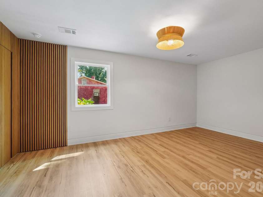 539 Frank Drive, Charlotte, NC 28215.  MLS# CAR4424356, YatesRealty ID 51186. 
