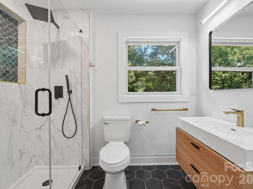 539 Frank Drive, Charlotte, NC 28215.  MLS# CAR4424356, YatesRealty ID 51186. 