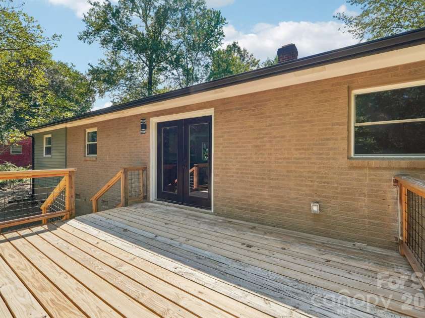 539 Frank Drive, Charlotte, NC 28215.  MLS# CAR4424356, YatesRealty ID 51186. 