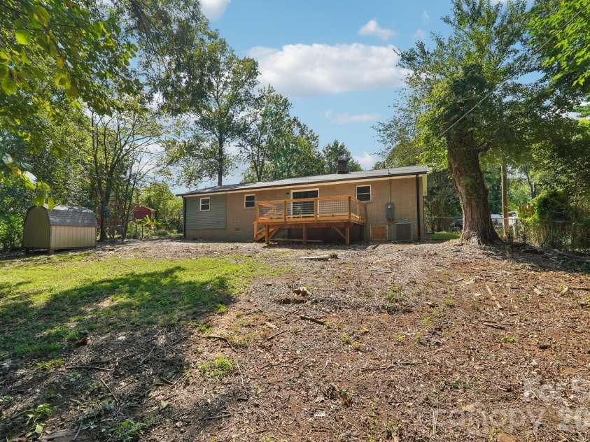 539 Frank Drive, Charlotte, NC 28215.  MLS# CAR4424356, YatesRealty ID 51186. 