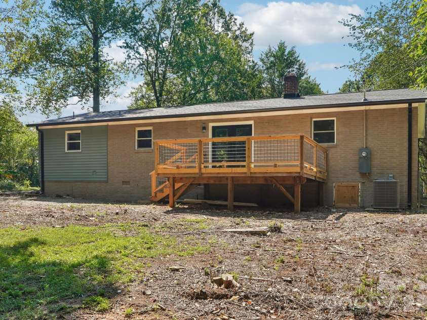 539 Frank Drive, Charlotte, NC 28215.  MLS# CAR4424356, YatesRealty ID 51186. 