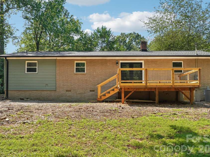 539 Frank Drive, Charlotte, NC 28215.  MLS# CAR4424356, YatesRealty ID 51186. 